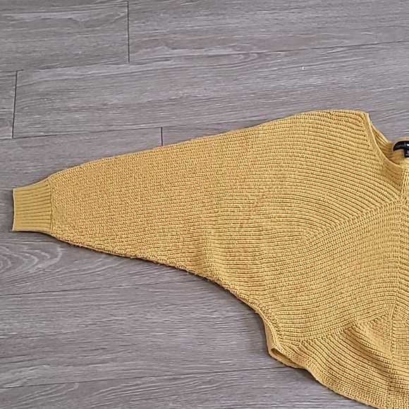 Yellow Sweater - Picture 3 of 5